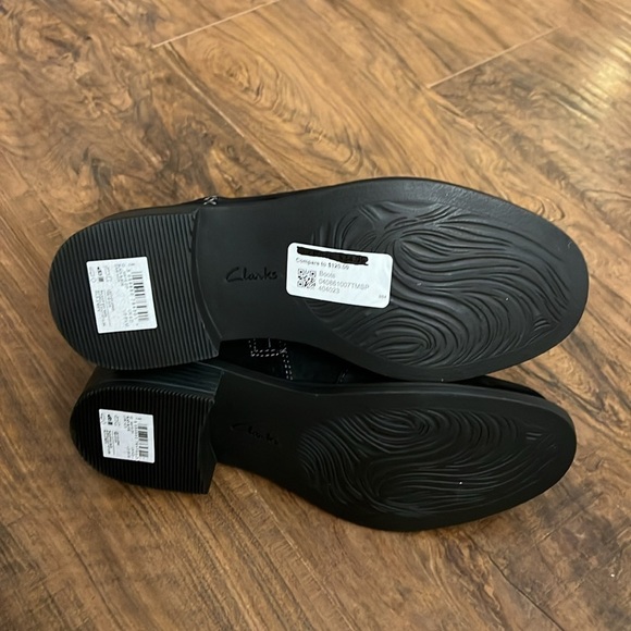 NWT Clarks Women’s Black Suede Boots, sz 6 1/2. - Picture 7 of 13